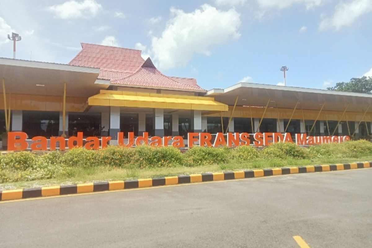 Maumere, Bandara Fransiskus Xaverius Seda, Imbas Gunung Lewotobi Meletus, Bandara Frans Seda Ditutup Sementara