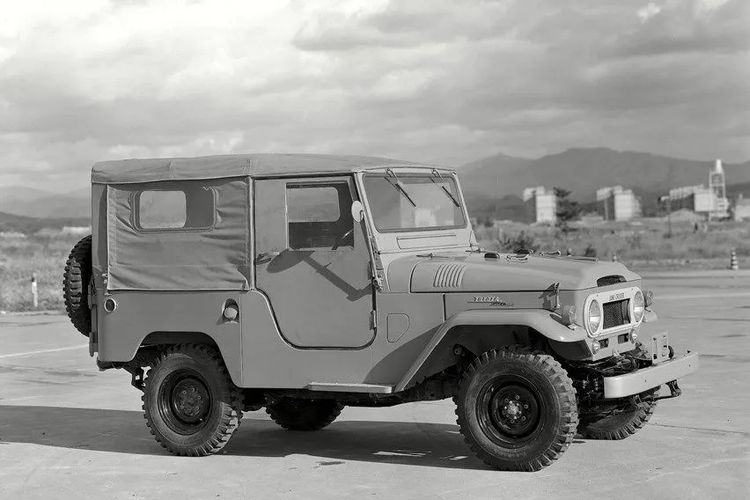 Toyota Land Cruiser, SUV Legendaris, Sejarah otomotif, Ketangguhan Toyota, Sejarah Toyota Land Cruiser: Dari Jip Perang ke Simbol Ketangguhan