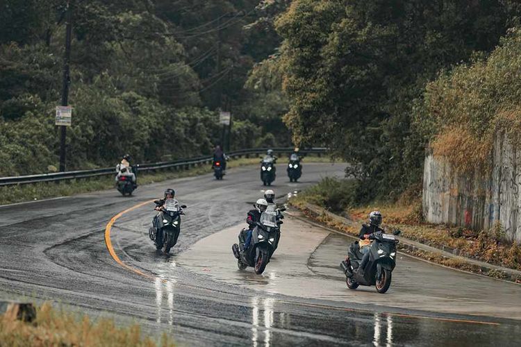 motor matik, teknik pengereman, turunan, Cara Mencegah Rem Blong pada Motor Matik Saat Turunan