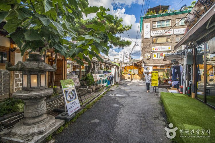 tempat belanja di Seoul, Wisata Seoul, Wisata Korea Selatan, tempat belanja di seoul, tempat belanja seoul, wisata korea selatan yang wajib dikunjungi, belanja di korea selatan, Pengalaman ke Insadong, Pasar Tradisional di Seoul yang Ramai Turis
