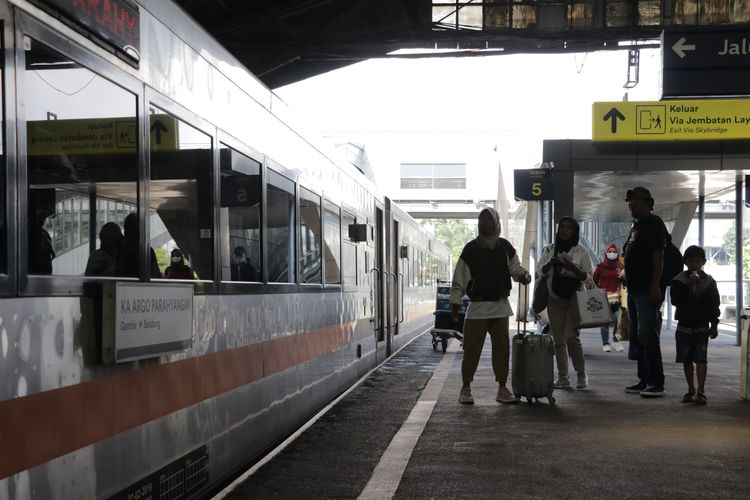 kereta api, jalur kereta api terindah di indonesia, 3 Jalur Kereta Api Terindah di Indonesia, Mana yang Pernah Kamu Coba?