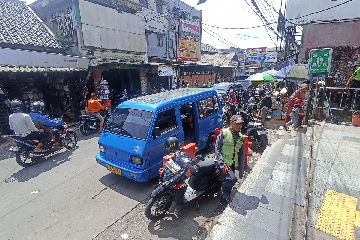 angkot, Citayam, Polisi Tindak Angkot yang Berhenti Sembarangan di Stasiun Citayam