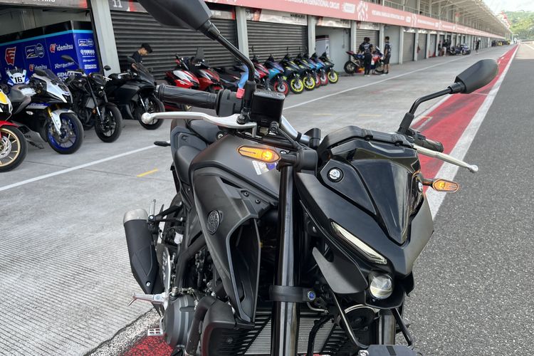 Yamaha New MT-25, Sirkuit Mandalika, motor naked sport, sirkuit mandalika, performan handal, Mengulik Spesifikasi Yamaha MT-25: Motor Sport Terbaru di Mandalika, Pengalaman Berkendara MT-25 di Sirkuit Mandalika, Desain Agresif dengan Kesan Modern, Performa Tangguh untuk Pengendara Pemula, Spesifikasi Lengkap Yamaha New MT-25