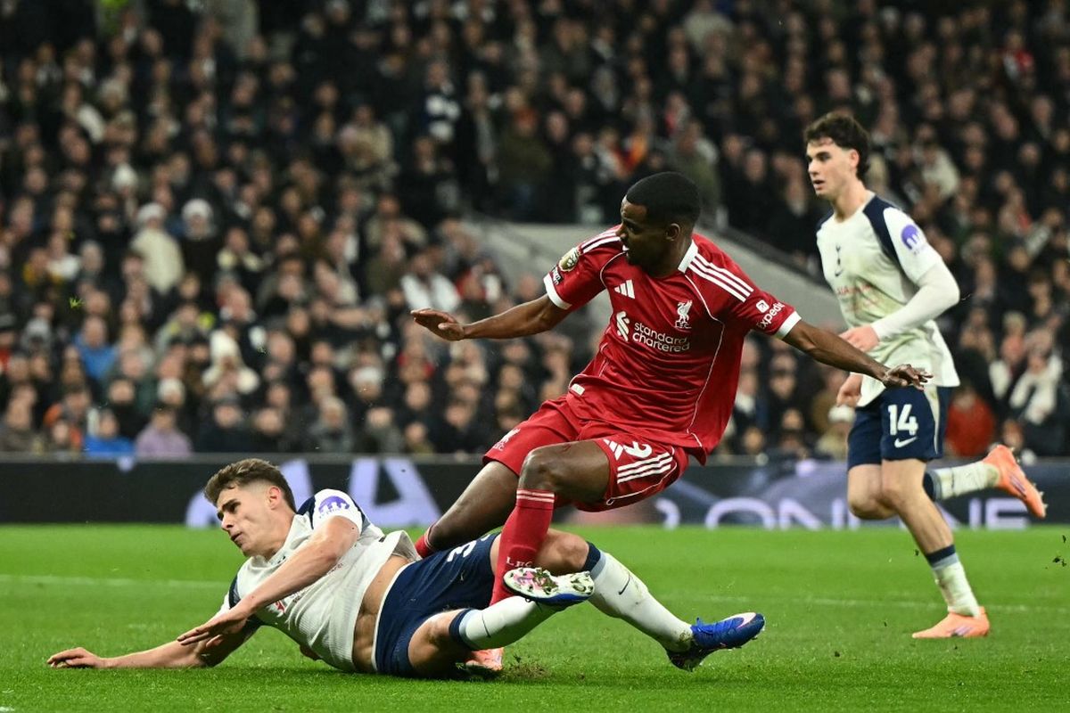 Alexander Isak, Liverpool, Liga Inggris, Hugo Ekitike, Arne Slot, Liverpool Darurat Striker Usai Isak Cedera, Arne Slot Cari Penyerang Baru?