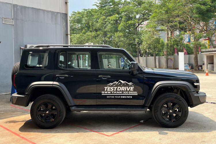 perbandingan mesin, Toyota Fortuner, gwm tank 300, SUV Indonesia, Perbandingan GWM Tank 300 dan Toyota Fortuner: Mana yang Unggul?, Persaingan SUV di Indonesia Semakin Memanas, Perbandingan Performa Mesin Antara Tank 300 dan Fortuner, Dimensi dan Desain yang Menarik Perhatian, Kemampuan Off-Road yang Canggih, Kabin yang Modern dan Nyaman, Harga yang Bersaing dengan Garansi Menarik, Tawaran Menarik Namun Reputasi Tetap Penting