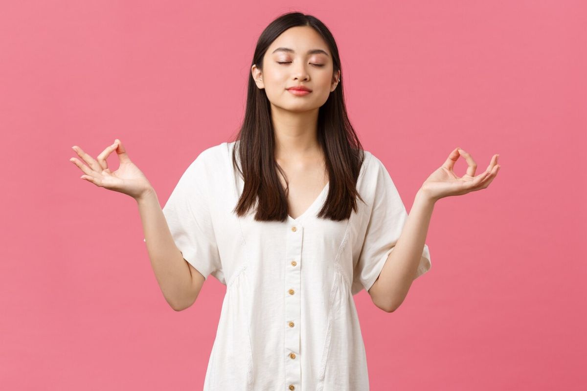kesehatan mental, cara menjaga kewarasan mental, cara menjaga kewarasan, cara menjaga kewarasan saat sibuk, cara menjaga kewarasan di tengah kesibukan, Cara Menjaga Kewarasan di Tengah Kesibukan Menurut Psikolog, Kenali sinyal tubuh dan pikiran, Temukan cara recharge mental yang tepat, Gunakan dua pendekatan coping, Kewarasan butuh ruang dan kesadaran