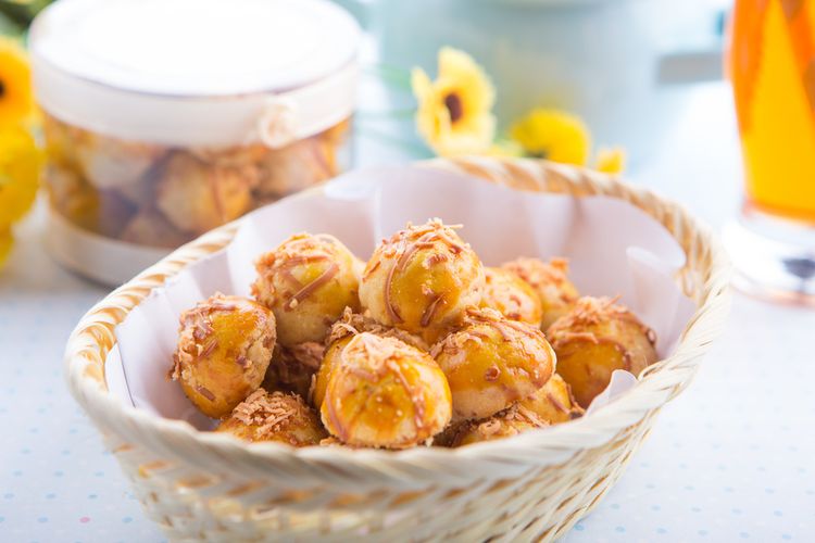 Lebaran, momen Lebaran, Makanan Lebaran, berat badan, Hati-hati Makan Berlebihan Saat Lebaran, Ahli Gizi UI Ungkap Dampaknya untuk Tubuh, Makanan Lebaran bisa membebani sistem pencernaan, Kue kering dan minuman manis picu lonjakan gula darah, Risiko kolesterol hingga penyakit jantung meningkat, Tetap bisa menikmati makanan Lebaran dengan bijak, Jangan lupa air putih dan tetap aktif bergerak