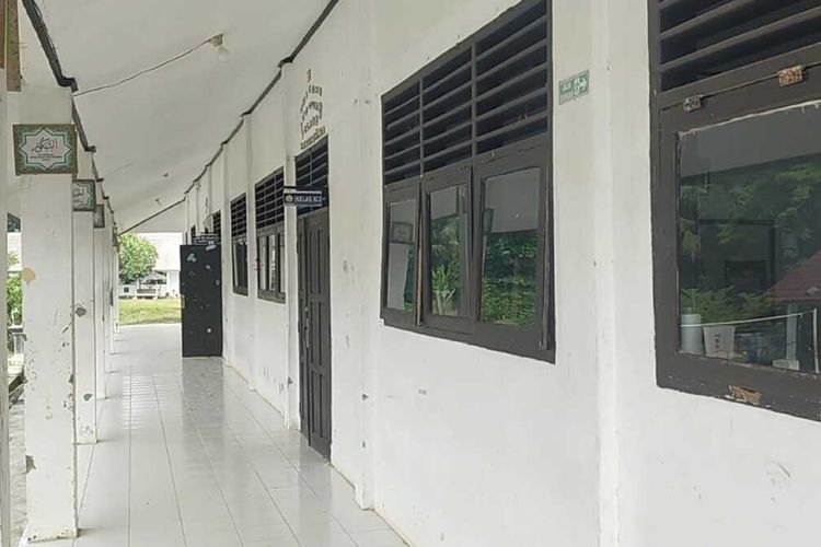 Banten, kepala sekolah tampar siswa, Lebak Banten, siswa demonstrasi, Lebak, Cimarga, cimarga lebak, siswa demo kepsek, SMAN 1 Cimarga, cimarga banten, kepala sekolah tampar murid, siswa merokok, siswa merokok di sekolah, 5 Fakta Kasus Kepsek SMAN 1 Cimarga Dituding Tampar Murid Merokok hingga 630 Siswa Mogok, 1. Ratusan Siswa Mogok Sekolah, 2. Bermula dari Siswa yang Ketahuan Merokok, 3. Orangtua Murid Laporkan Kepala Sekolah ke Polisi, 4. Kepala Sekolah Bantah Lakukan Kekerasan, 5. Polisi dan Pihak Sekolah Upayakan Mediasi