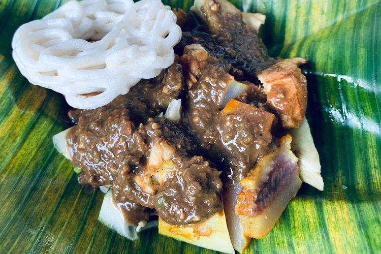petis madura terbuat dari, petis surabaya, petis madura, Madura, petis, kuliner tradisional Indonesia, sejarah petis, asal usul petis, petis ikan madura, bumbu khas nusantara, Petis Madura, Bumbu Laut Legendaris Identitas Kuliner Pesisir Jawa Timur, Cinta Tak Biasa pada Petis, Dari Saus Pelengkap Jadi Bumbu Utama, Catatan Sejarah: Petis dalam Lintasan Waktu, Asal-Usul Petis di Nusantara, Madura, Pusat Petis Nusantara, Petis, Simbol Kekayaan dan Identitas Kuliner Indonesia