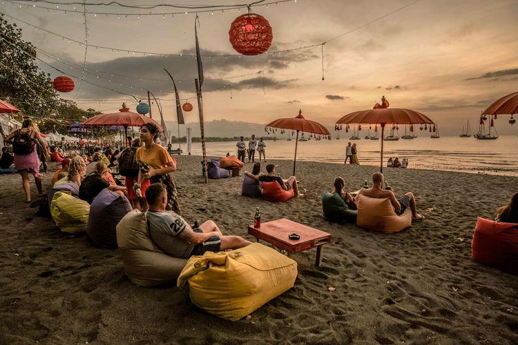 turis asing, Turis asing, aturan baru turis asing di Bali, aturan turis di bali, Aturan wisata Bali, Larangan wisata Bali, larangan turis di bali, Aturan Baru buat Turis Asing di Bali, Wajib Berpakaian Sopan hingga Pakai QRIS