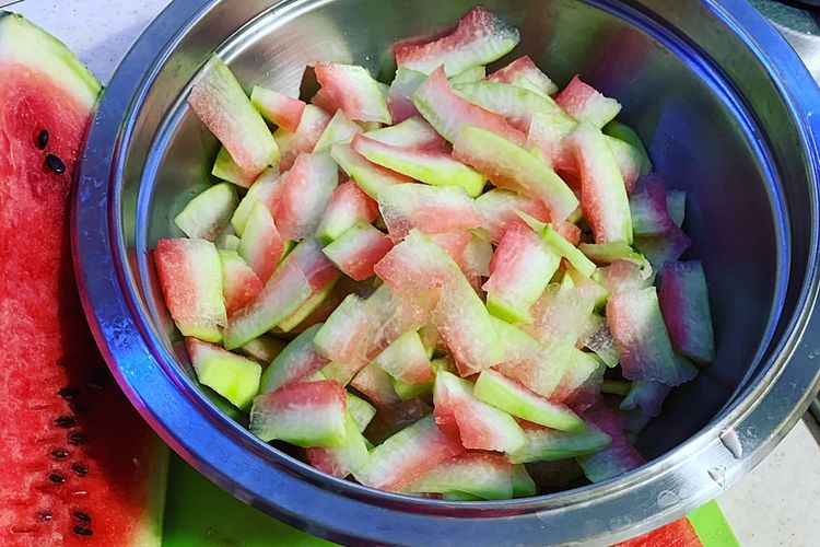 semangka, kulit semangka, Cara Memanfaatkan Kulit Semangka untuk Masakan hingga Perawatan