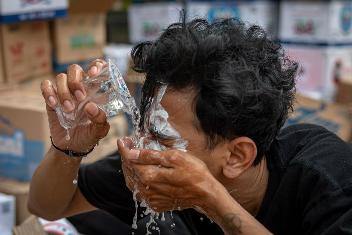 gas air mata, cara mengatasi gas air mata, pasta gigi untuk gas air mata, pertolongan pertama gas air mata, pasta gigi dan gas air mata, odol untuk gas air mata, pakai odol untuk gas air mata, odol gas air mata, Apakah Pasta Gigi Bisa Atasi Gas Air Mata? Ini Penjelasan Dokter