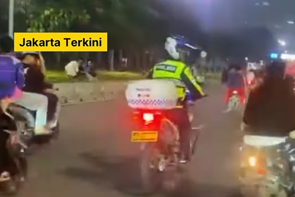 sepeda motor, Lalu Lintas, lalu lintas, viral, Jalan sudirman, pengendara motor, video viral, pengendara kendaraan bermotor, Rombongan Pemotor Tanpa Helm Melintas Jalan Jenderal Sudirman