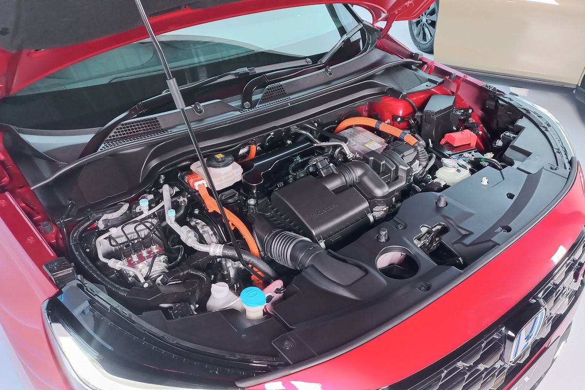 mesin bensin, mobil hybrid, pembakaran, Busi mobil, iridium, konvensional, nikel, Apa Benar Busi Mobil Hybrid Berbeda dari Mobil Bensin Biasa?