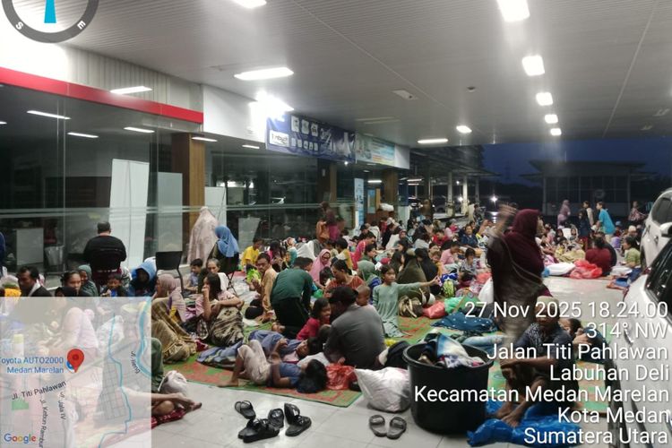 diler, Auto2000, banjir, korban banjir, mobil, diler toyota, Diler Auto2000 Medan Berubah Jadi Tempat Pengungsian Korban Banjir