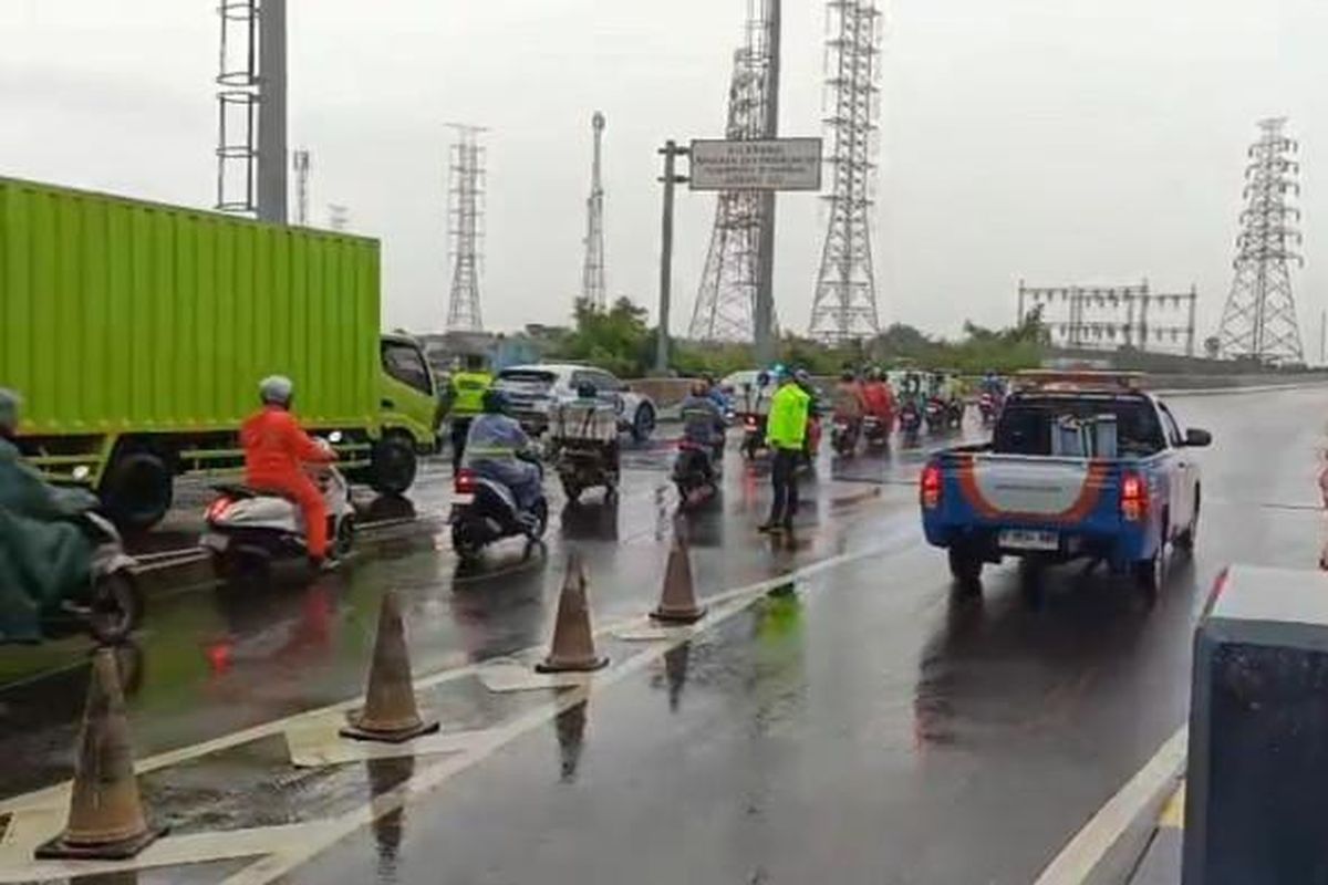 banjir, Pemotor Dikawal Masuk Tol Cibitung–Cilincing Akibat Banjir, Bantu Pejuang Rupiah Berangkat Kerja