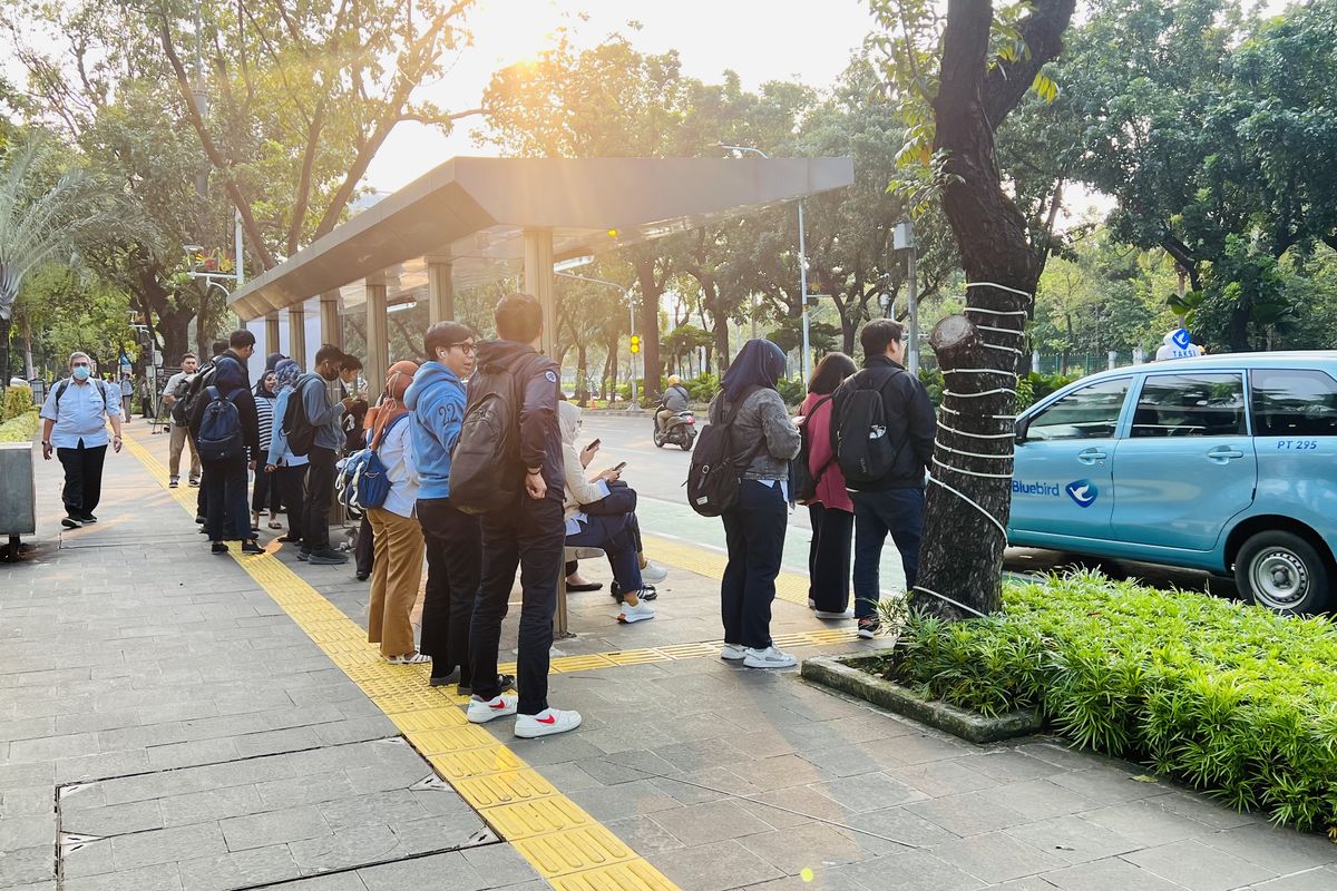 transportasi umum, kemacetan, Kemacetan, ASN Jakarta, Gubernur Pramono Anung, Efek Positif Kebijakan ASN Naik Transportasi Umum
