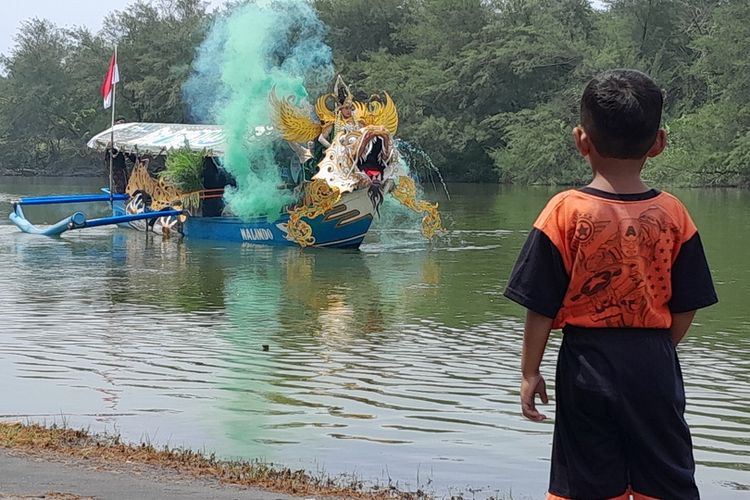 yogyakarta, Kulon Progo, Pantai Glagah, Perahu hias, Gelagah Lagoon Festival, Wisata Pantai Glagah Kulon Progo, Ada Atraksi Kapal Hias Nyi Roro Kidul