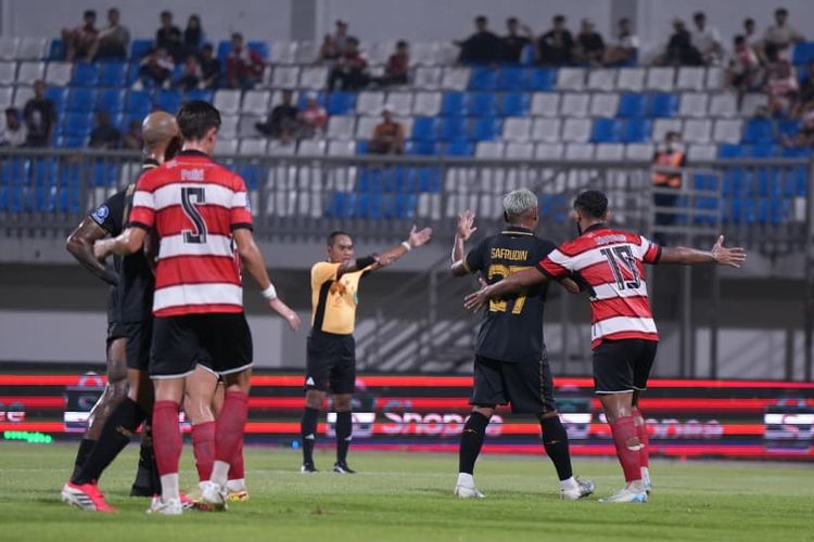 Madura United, Borneo FC, Super League, Mariano Peralta, Koldo Obieta, Lulinha, Nadeo Argawinata, Jordy Wehrmann, Hasil Madura United Vs Borneo FC 1-3, Pesut Etam Terus Bayangi Persib