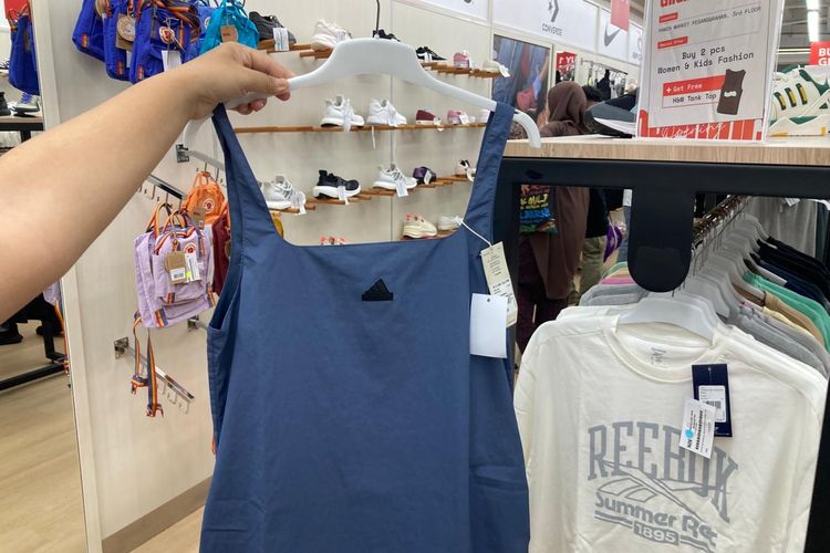 Reebok, adidas, Inspirasi Tampil Sporty tapi Feminin dengan Dress Pinafore