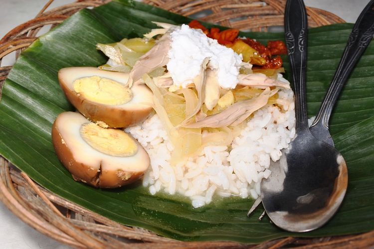 kuliner, TasteAtlas, Solo, 9 Kuliner Tradisional di Surakarta Rekomendasi TasteAtlas, Sudah Coba?, 1. Nasi Liwet, 2. Bakso Solo, 3. Tengkleng, 4. Serabi Solo, 5. Perkedel, 6. Sate Buntel, 7. Selat Solo, 8. Soto Ayam, 9. Ayam Penyet