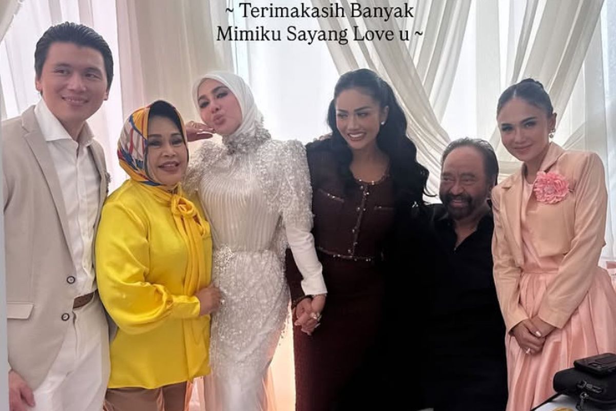 Syahrini, ulang tahun Syahrini, Syahrini ulang tahun, Ulang tahun Syahrini, seleb yang hadir di ultah syahrini, gaya seleb di ulang tahun Syahrini, 4 Gaya Seleb di Pesta Ulang Tahun Syahrini, Yuni Shara Nuansa Peach, 1. Krisdayanti, 2. Yuni Shara, 3. Melly Goeslaw, 4. Reza Artamevia
