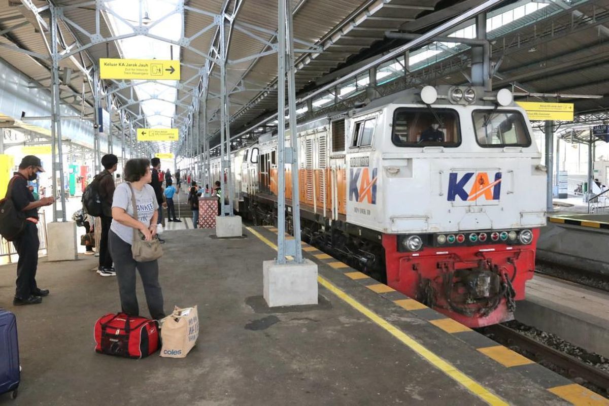civitas academica, Alumni perguruan tinggi, Reduksi harga tiket, program diskon, harga tiket kereta, reduksi harga tiket, cara mendapatkan diskon harga tiket kereta, syarat mendapatkan diskon harga tiket kereta, alumni perguruan tinggi, KAI Beri Diskon 10 Persen untuk Civitas Academica dan Alumni Perguruan Tinggi, Ini Syarat dan Caranya