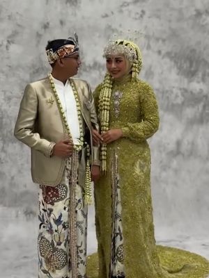 Maula Akbar Mulyadi, Putri Karlina, anak dedi mulyadi menikah, Maula Akbar Mulyadi menikah, Pernikahan anak Dedi Mulyadi, maula akbar anak dedy mulyadi, maula akbar mulyadi, anak dedy mulyadi menikah, anak dedy mulyadi nikahi wabup garut, anak dedi mulyadi, 7 Detail Outfit Maula Akbar Anak Dedi Mulyadi dan Putri Karlina, Nuansa Lime, 1. Siger modern bertabur kilau, 2. Untaian melati, 3. Kebaya lime full payet, 4. Beskap warna champagne, 5. Selop payet, 6. Totopong, 7. Makeup fresh