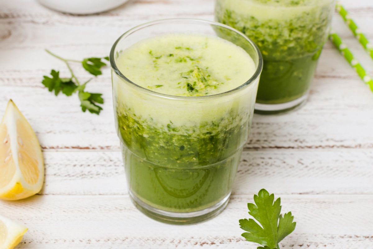 darah tinggi, cara membuat jus seledri, Air rebusan seledri, air rebusan seledri, seledri untuk hipertensi, manfaat seledri, mengolah seledri untuk hipertensi, seledri menurunkan hipertensi, Cara Mengolah Seledri jadi Minuman Penurun Darah Tinggi, Simak!, Jus seledri, wortel, dan celeriac, Air rebusan seledri, Jus seledri dan belimbing wuluh, Jus seledri dan ketimun