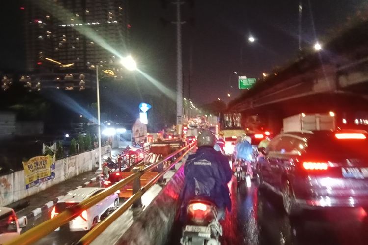 banjir, Menghadapi Macet Akibat Hujan dan Banjir, Ini Saran dari Ahli Keselamatan