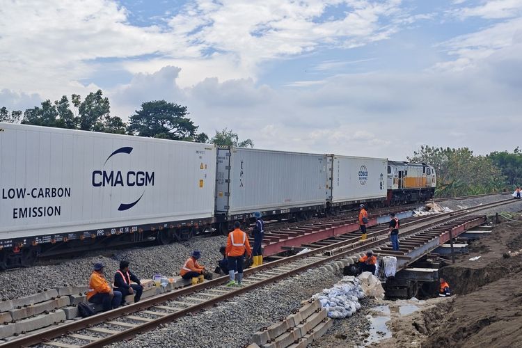 Sempat Terendam Banjir, Jalur Kereta Stasiun Gubug-Karangjati Bisa Dilewati Lagi