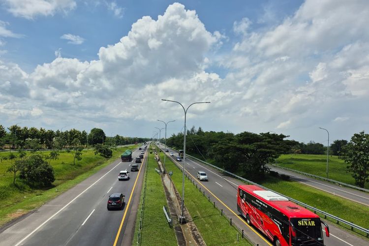 lalu lintas macet, Fungsi Lajur Tol Saat Macet vs Normal: Penjelasan Ahli RDC & JDDC