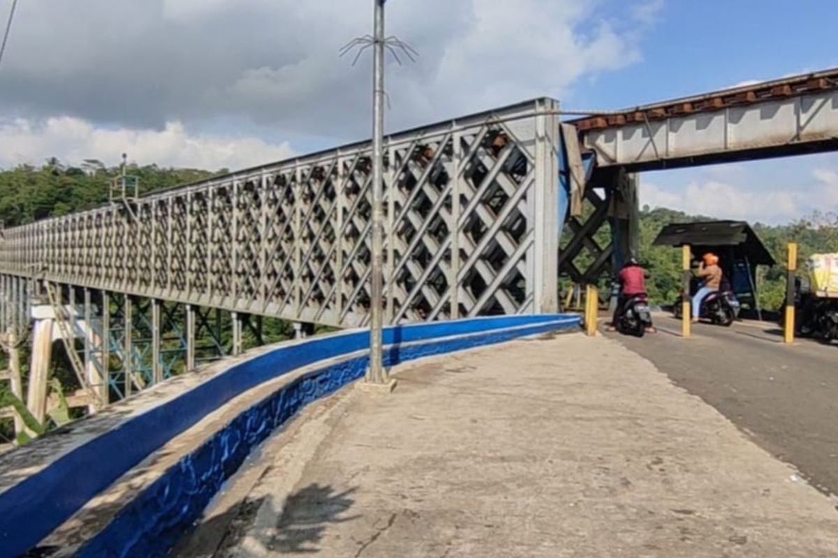 Jembatan Cirahong, Mengenal Jembatan Cirahong, Ikon Bersejarah Penghubung Ciamis–Tasikmalaya, 1. Jembatan peninggalan Belanda dari tahun 1893, 2. Dua fungsi dalam satu struktur, 3. Panjang 202 meter dengan struktur baja kokoh, 4. Lokasi strategis di timur Stasiun Manonjaya