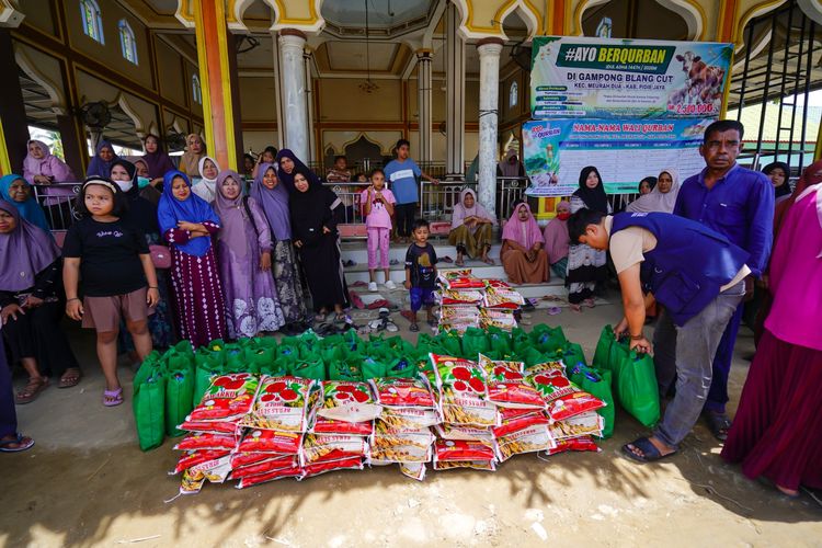 Luna Maya, Andien, The Palace, The Palace Jeweler, Yayasan Luna Maya Nawasena, The Palace Bantu Korban Banjir Bandang Aceh Lewat Aksi Sosial bersama Luna Maya dan Andien