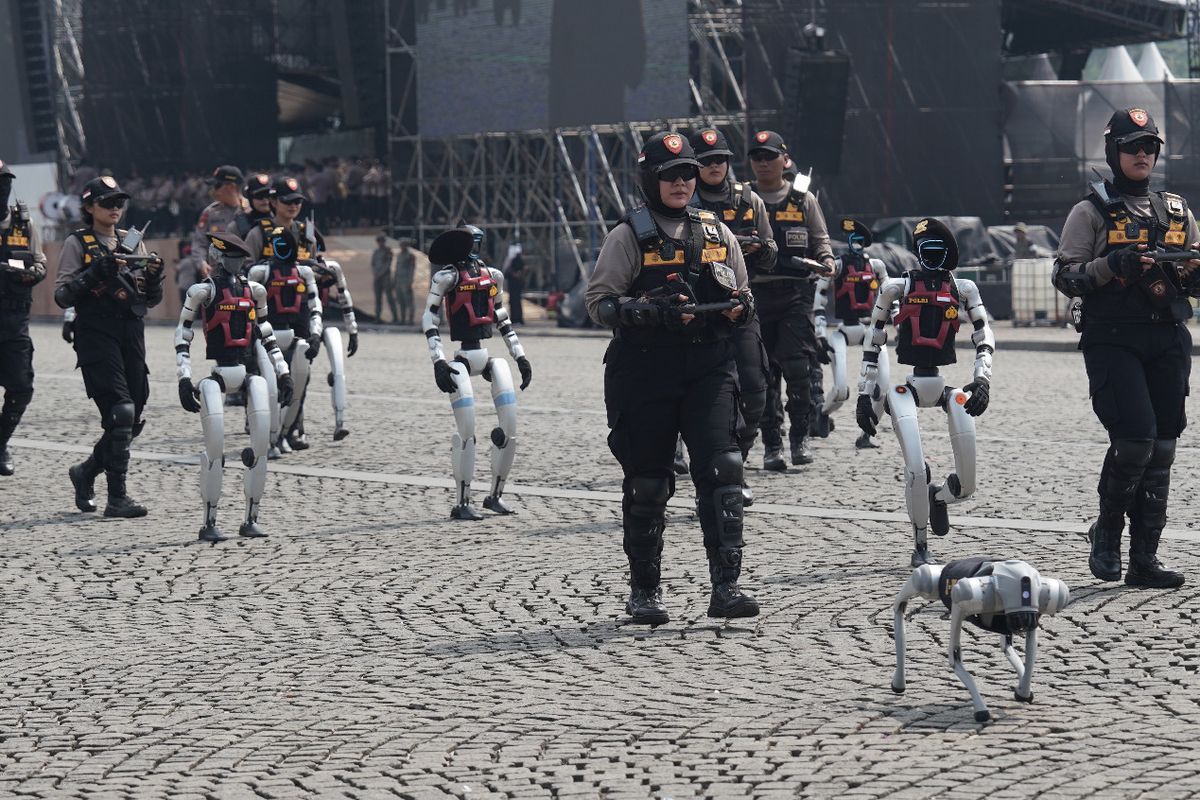 Hari Bhayangkara, Robot polisi, Robot Humanoid, Robot Polisi, robot humanoid, robot polisi, Irwasum Mabes Polri, fungsi robot polisi, Polri Tampilkan 25 Robot Canggih Sambut HUT Bhayangkara ke-79, Apa Saja Tugasnya?