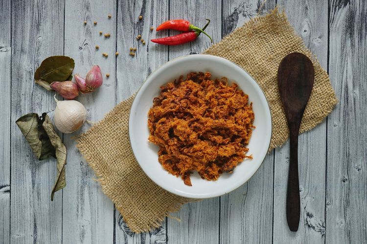 abon ayam rumahan, abon ayam tanpa oven, Resep Abon Ayam, lauk praktis tahan lama, ide lauk kering tahan lama, Trik Bikin Abon Ayam Tanpa Oven yang Tetap Renyah dan Awet, Bahan Irit, Kenapa Abon Ayam Bisa Tahan Lama?, 1. Proses pengeringan yang maksimal, Cara Membuat Abon Ayam Tanpa Oven, Tips Agar Abon Ayam Lebih Renyah dan Awet
