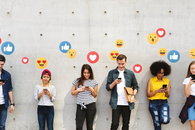 lelah, media sosial, fatigue, capek, Instagram, TikTok, main media sosial, digital fatigue, Kenapa Scrolling Media Sosial Bikin Capek? Ini Penjelasan Psikologinya, Scrolling ≠ bersantai, Ketagihan dopamin instan, Kombinasi "fatigue", Yang bisa kita lakukan
