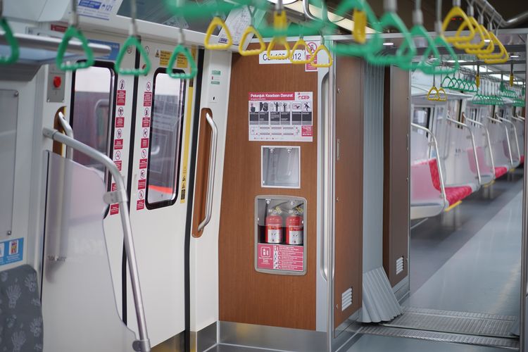 Rangkaian KRL Baru seri CLI-125, KRL bogor, KRL Cikarang-Jakarta, FOTO: Mengintip Rangkaian KRL Baru Seri CLI-125 Lintas Cikarang dan Bogor
