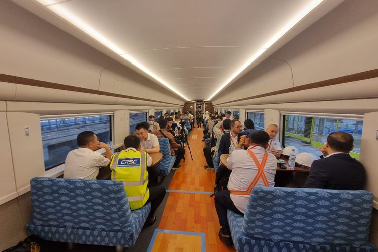 Kereta restorasi, kereta makan gerbong berapa, gerbong makanan di kereta, kereta restorasi adalah, fungsi kereta restorasi, Warganet Keluhkan Gerbong Restorasi Kereta Jadi Tempat Kerja, Ini Kata KAI