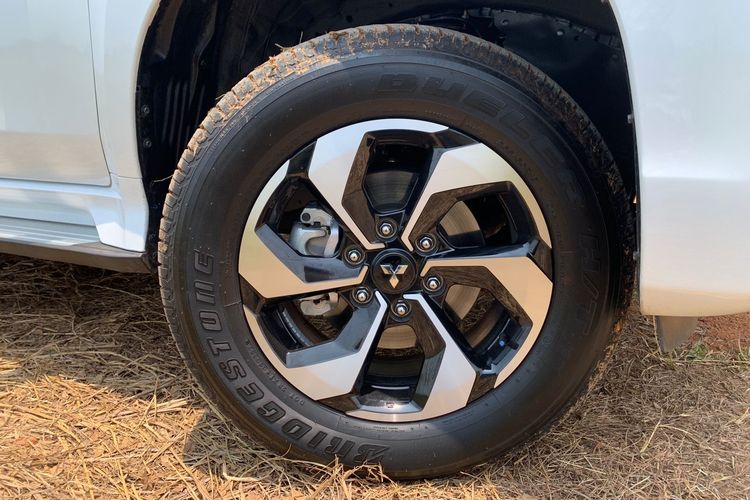 keluhan pengguna, Mitsubishi Pajero Sport, SUV Ladder Frame, Nurdin Setiawan, Pajero Sport 2023: Kenyamanan vs Keluhan Pengguna, Pembaruan Modernitas, Kenyamanan yang Penuh Pujian, Namun..., Masalah Detail yang Mengganggu, Biaya dan Pelayanan Purna Jual , Penilaian Akhir