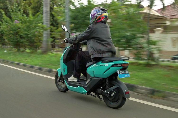 motor listrik murah, Honda ICON e:, jarak tempuh 53 km, mobilitas harian, Honda Icon e: Solusi Mobilitas Harian dengan Harga Terjangkau