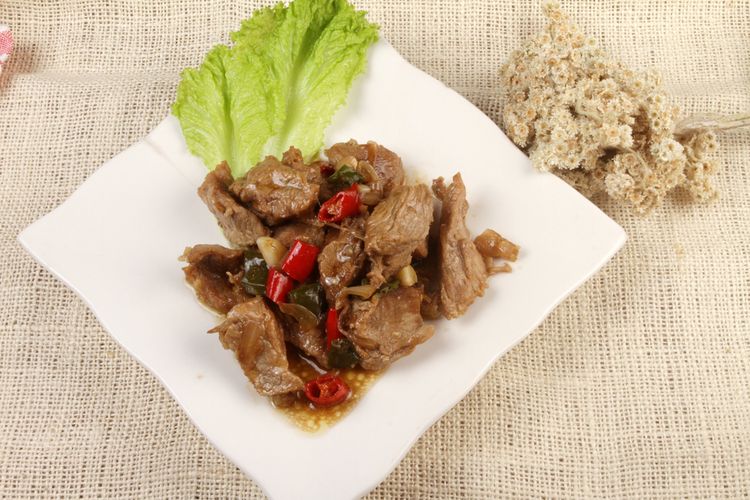 daging sapi, daging, 7 Ide Masakan Daging Sapi dengan Bumbu Praktis untuk Menu Sehari-hari, 1. Tumis Sapi Lada Hitam (Beef Black Pepper), 2. Semur Daging Sapi Cincang/Iris, 3. Sapi Goreng Mentega, 4. Teriyaki Daging Sapi ala Rumahan, 5. Oseng Daging Sapi Mercon Sederhana, 6. Sop Daging Sapi Bening dan Segar, 7. Dendeng Ragi Daging Sapi Praktis