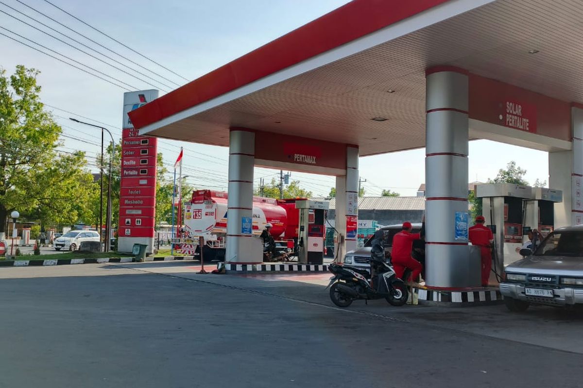 harga BBM Pertamina, harga BBM Pertamina di Sulawesi Selatan, harga BBM Pertamina di Sulawesi Selatan Februari 2026, Harga BBM Pertamina di Sulawesi Selatan Februari 2026, Ini Daftar Terbarunya, 1. Aceh dan Sumatera Utara, 2. Sumatera Barat, 3. Riau dan Kepulauan Riau, 4. Free Trade Zone (FTZ) Sabang, 5. Free Trade Zone (FTZ) Batam, 6. Jambi, Bengkulu, Sumatera Selatan, Bangka Belitung, dan Lampung, 7. DKI Jakarta, Banten, Jawa Barat, Jawa Tengah, DIY, Jawa Timur, Bali, 10. Kalimantan Barat, Kalimantan Tengah, Kalimantan Timur, 11. Kalimantan Utara, 12. Kalimantan Selatan, 13. Sulawesi Utara, Gorontalo, Sulawesi Tenggara, Sulawesi Tengah, Sulawesi Selatan, Sulawesi Barat, 14. Maluku dan Maluku Utara, 15. Papua, 16. Papua Barat dan Papua Barat Daya, 17. Papua Selatan, Papua Tengah, Papua Pegunungan