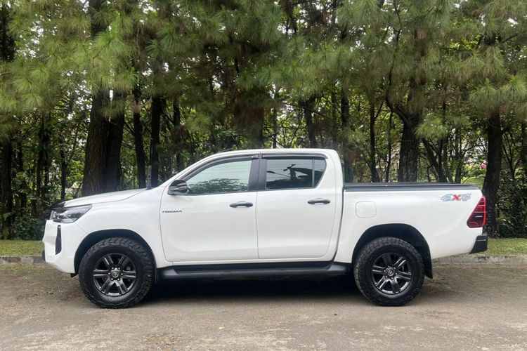 pengalaman pemakaian, Hilux, Pengalaman Pemakai Toyota Hilux 2025 untuk Harian, Masih Nyaman meski Dimensi Besar
