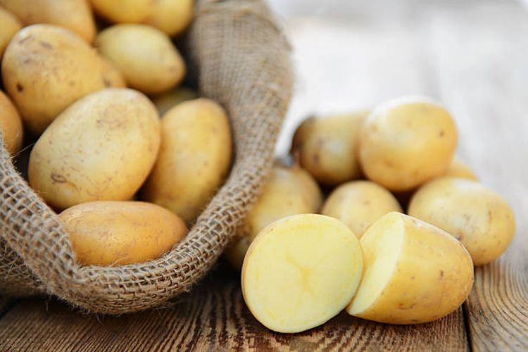 kentang, cara mencuci kentang, cara mencuci kentang yang benar, Cara Mencuci Kentang Sebelum Dimasak agar Aman dan Siap Dimasak, Mengapa kentang harus dibersihkan?, Kapan waktu terbaik mencuci kentang?, Tips menyimpan kentang, Cara membersihkan kentang yang benar