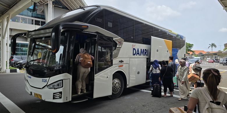 DAMRI, arus balik Lebaran 2025, puncak arus balik Lebaran 2025, mudik Lebaran 2025, Damri, damri bandara soekarno hatta, DAMRI soekarno hatta, arus balik lebaran 2025, arus balik lebaran 2025 tanggal berapa, puncak arus balik lebaran 2025, DAMRI Prediksi Arus Balik Lebaran 2025 Berlangsung sampai 11 April