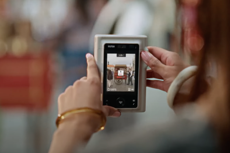 Fujifilm, kamera selfie, kamera instax, InstaX Mini Liplay Plus, harga InstaX Mini Liplay Plus, spesifikasi InstaX Mini Liplay Plus, kamera polaroid, kamera polaroid instax, polaroid fujifilm, FujiFilm InstaX Mini Liplay Plus Meluncur, Kini Dilengkapi Kamera Selfie