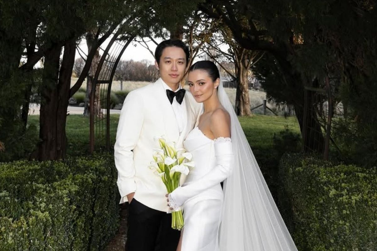 Amanda Rawles, Hian Tjen, amanda rawles menikah, hian tjen dress, Amanda Rawles Menikah, Tampil Anggun dalam Balutan Gaun Karya Hian Tjen, Gaun elegan untuk upacara pernikahan, Makeup soft dan segar, Aksesori penuh makna, Tampil menawan dengan kebaya