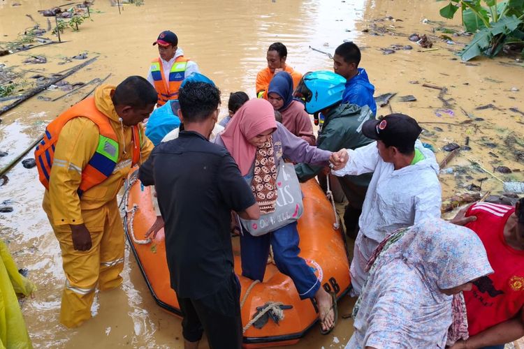 cuaca ekstrem, Siklon Tropis Senyar, Banjir Sumatera Utara, siklon tropis senyar, banjir sumatera, bencana sumatera, Mengenal Siklon Tropis Senyar, Fenomena Langka yang Jadi Salah Satu Penyebab Bencana Sumatera, Mengapa Siklon Tropis Senyar Bisa Terbentuk di Selat Malaka?, Puncak Musim Hujan dan Curah Hujan Ekstrem Memperparah Dampak, Vortex yang Berkembang Jadi Siklon Senyar Memperkuat Hujan, Kerusakan Lingkungan dan Perubahan Tutupan Lahan Jadi Faktor Kunci, Mitigasi Tidak Cukup Andalkan Infrastruktur Fisik, Siklon Senyar Mulai Menjauh, tetapi Dampaknya Masih Terasa