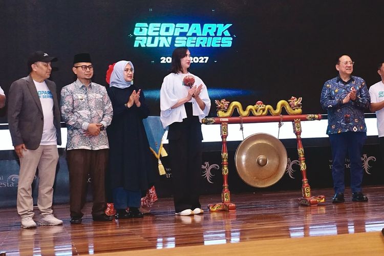 Geopark, Banyuwangi, Menteri Pariwisata, Widiyanti Putri Wardhana, Geopark Run, Bupati Banyuwangi, Ipuk Fiestiandani, Kementerian Pariwisata, Mengapa Banyuwangi Jadi Pembuka Geopark Run Series 2026?